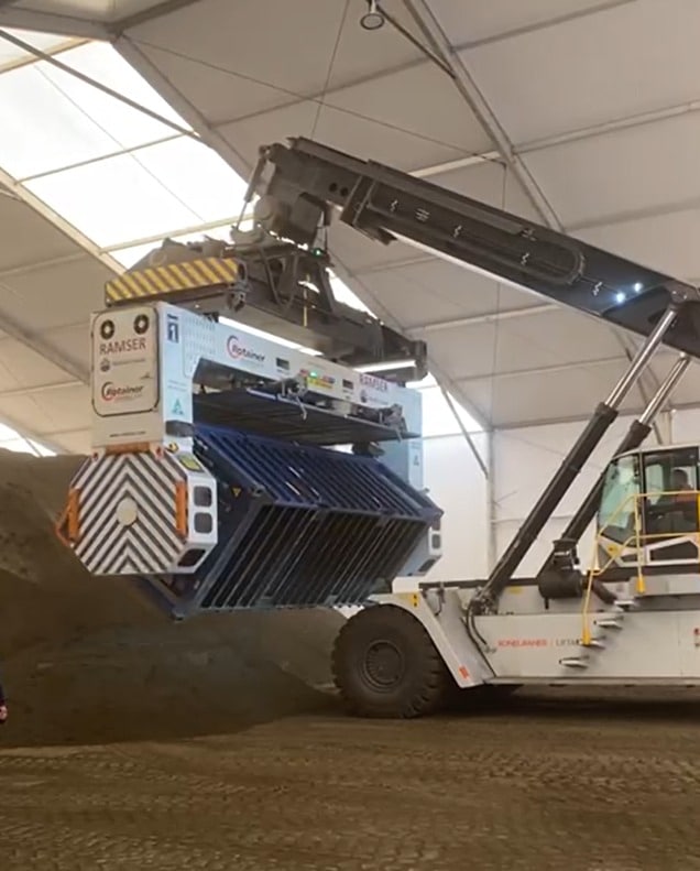 Volteo de rotainers con Reach Stacker + Spreader